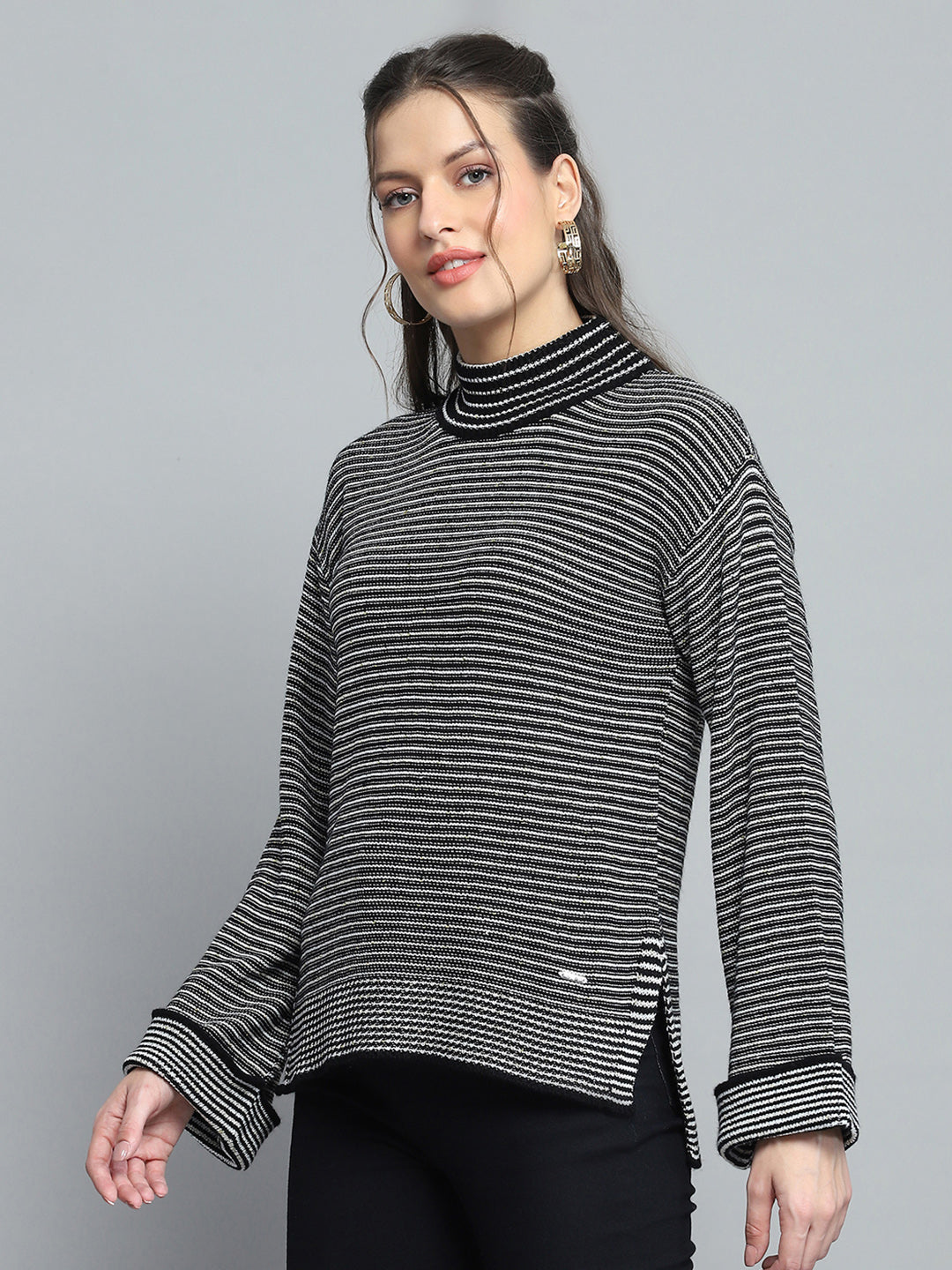 Women Black Solid Mock Neck Full Sleeve Winte Top