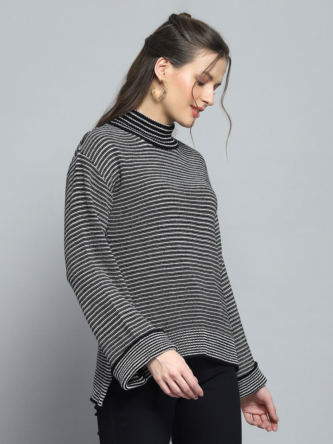 Women Black Solid Mock Neck Full Sleeve Winte Top