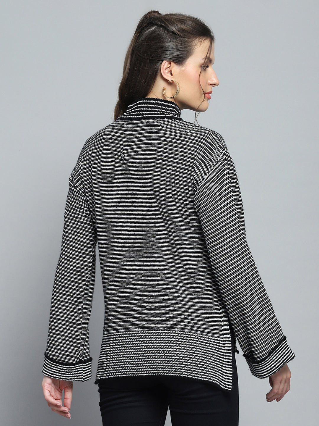 Women Black Solid Mock Neck Full Sleeve Winte Top