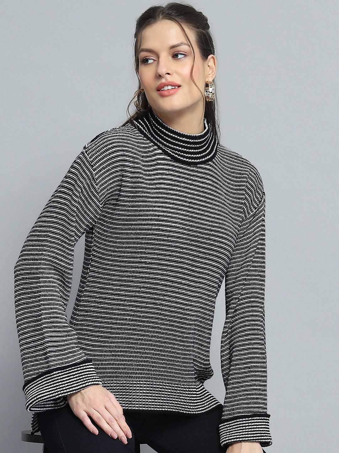 Women Black Solid Mock Neck Full Sleeve Winte Top