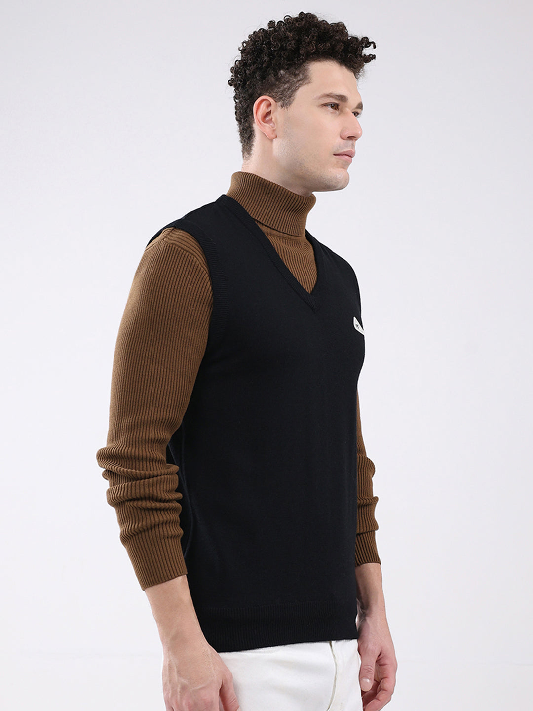 Men Black Solid V Neck Sleeveless Sweater