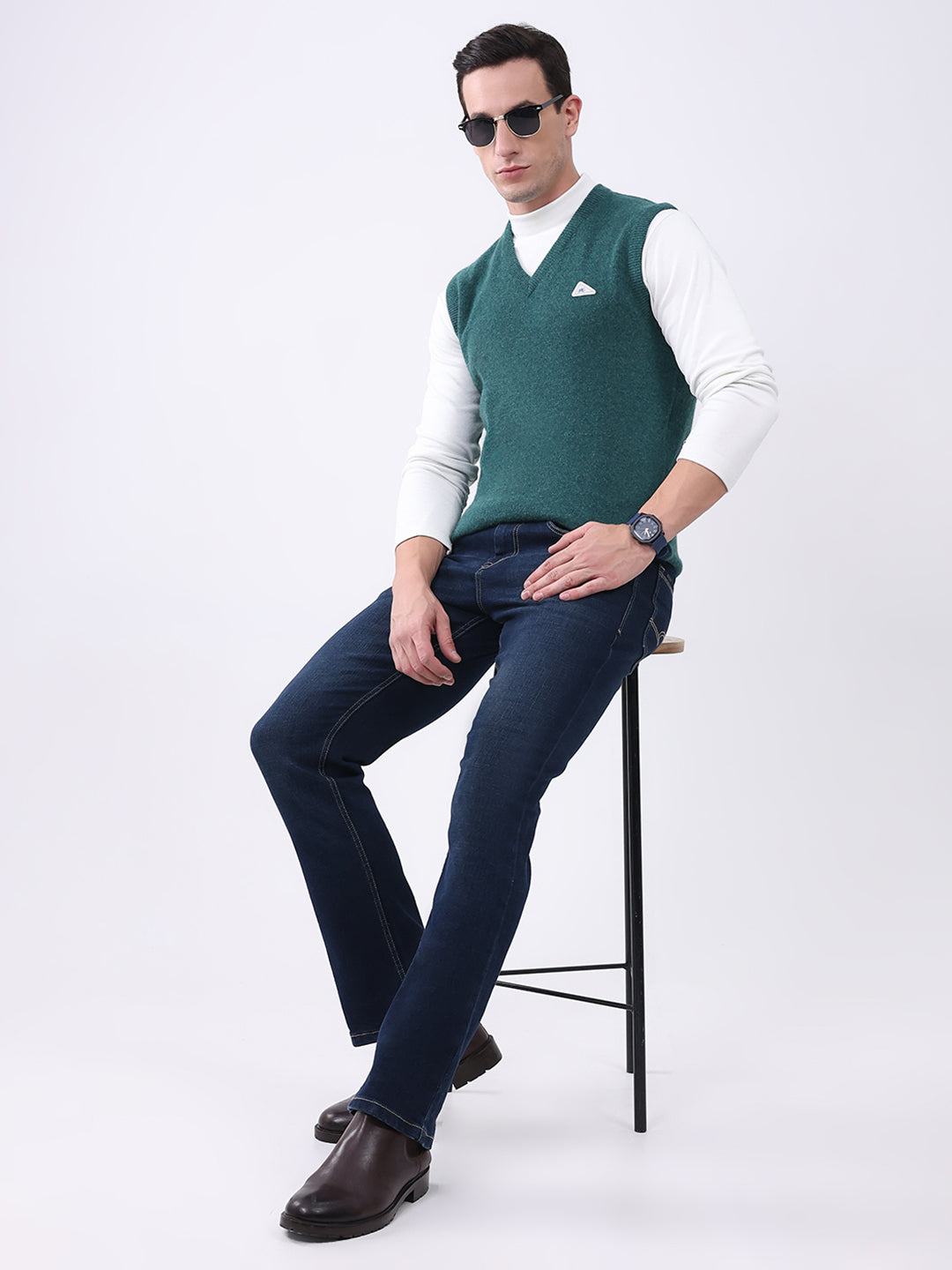 Men Green Solid V Neck Sleeveless Sweater