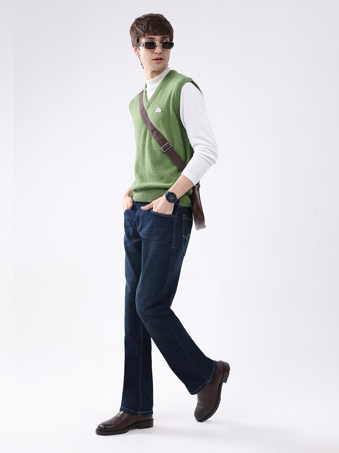 Men Green Solid V Neck Sleeveless Sweater