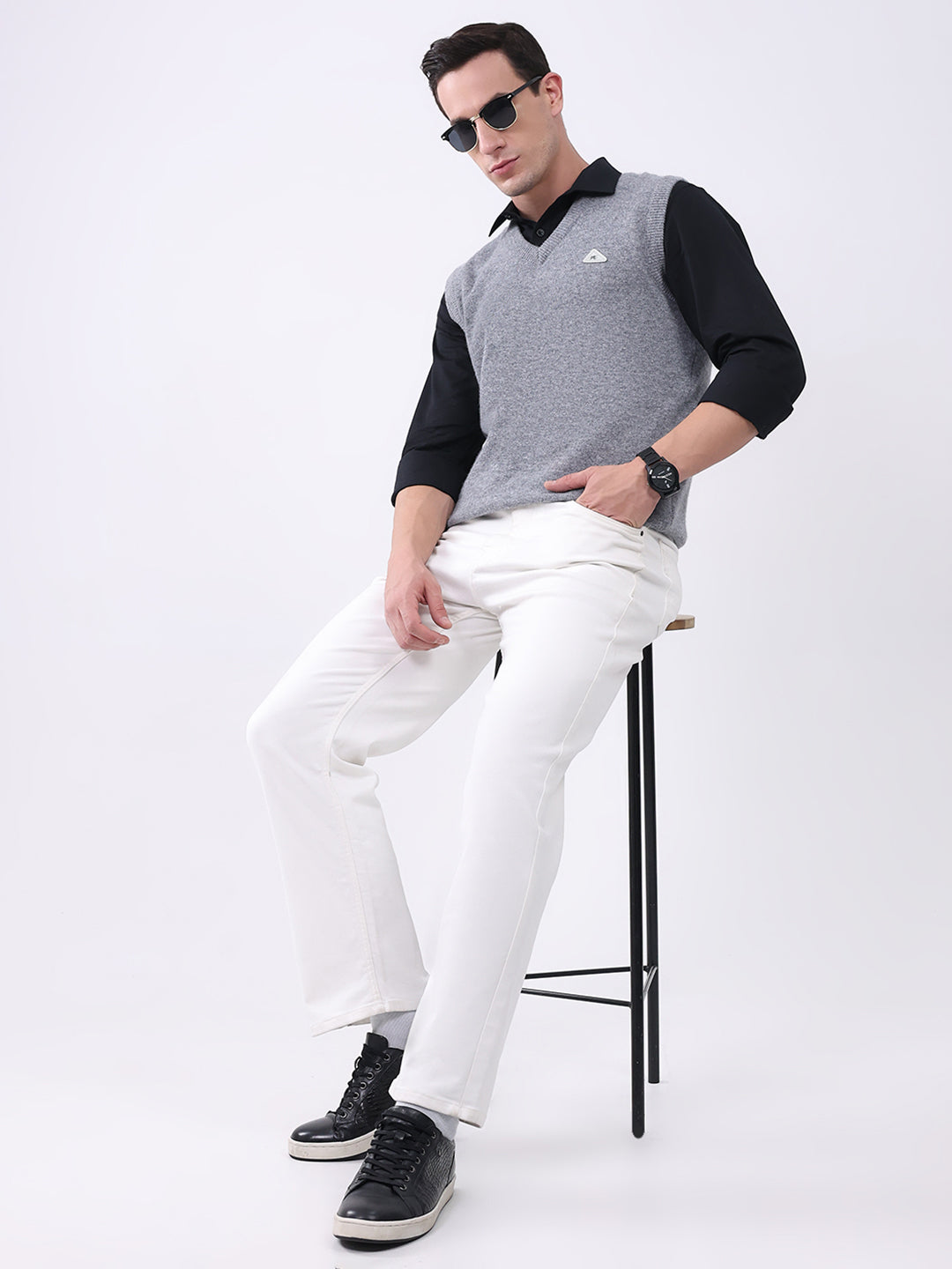 Men Grey Solid V Neck Sleeveless Sweater