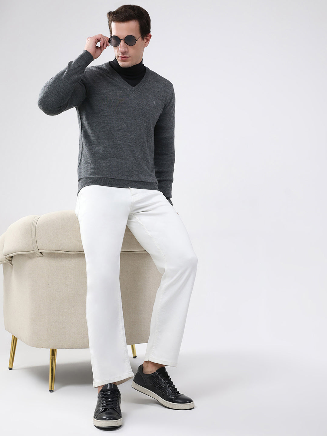 Luxuria Men Grey Solid V Neck Full Sleeve Pullover