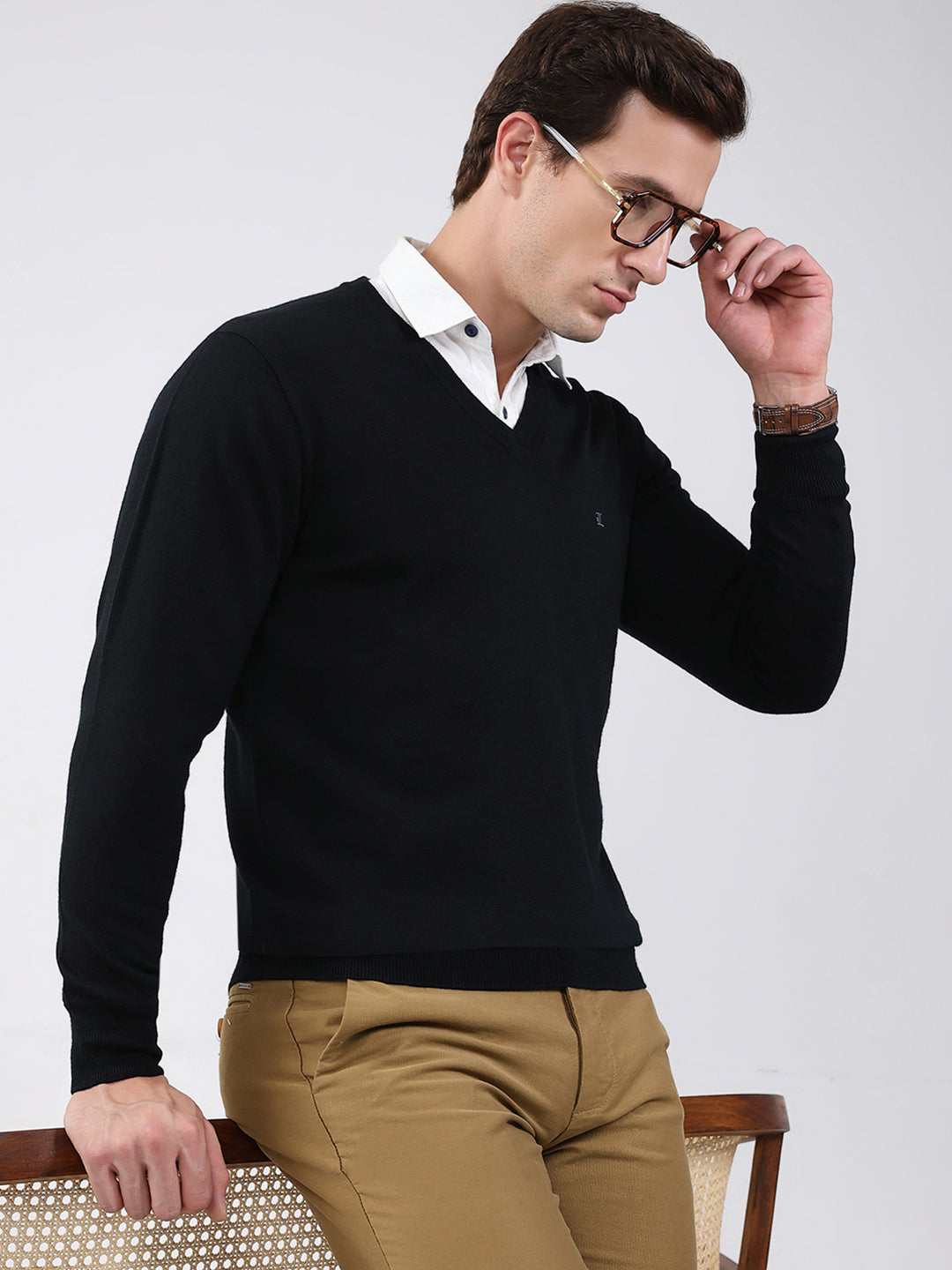 Luxuria Men Black Solid V Neck Full Sleeve Pullover