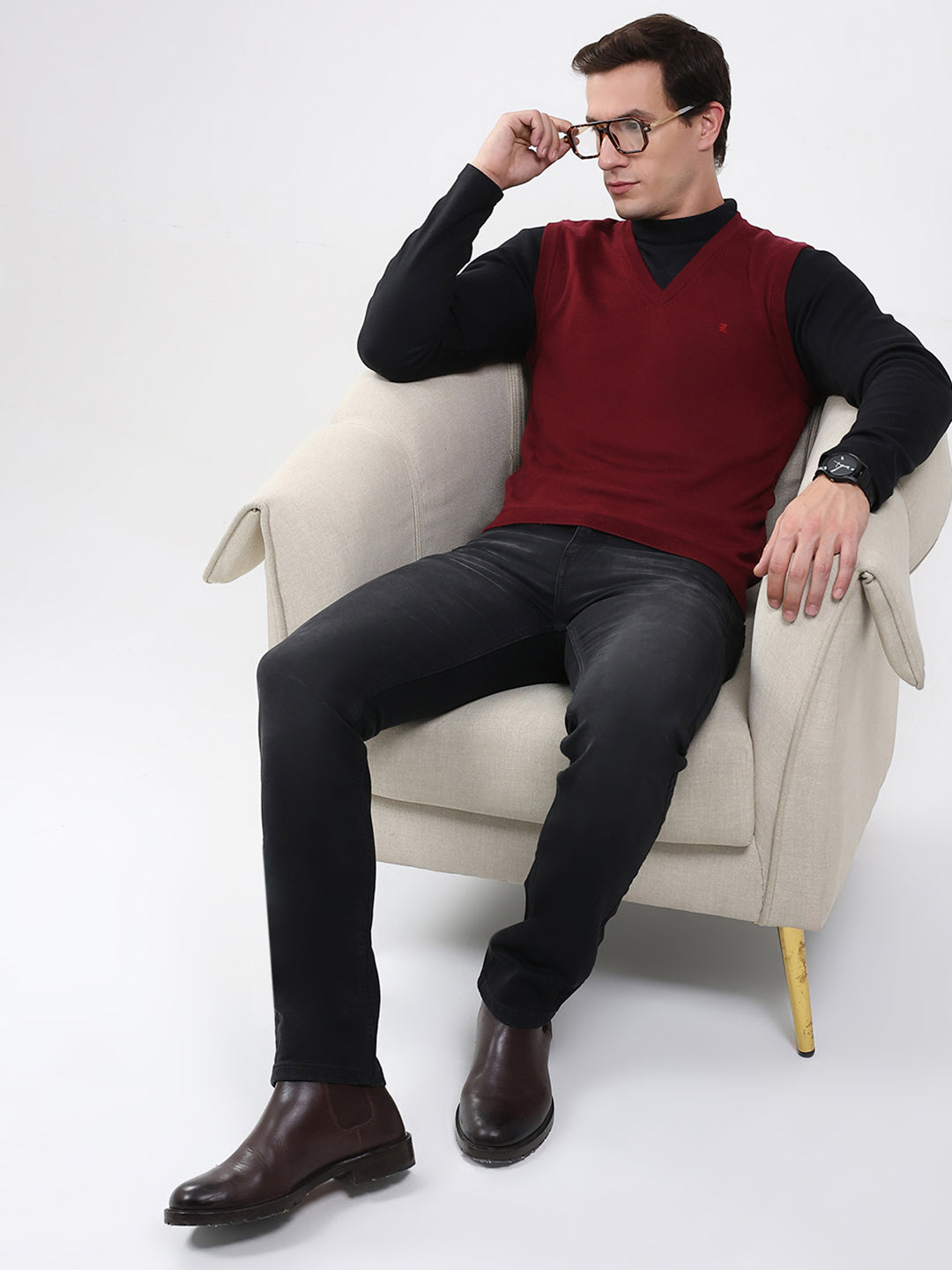 Luxuria Men Maroon Solid V Neck Sleeveless Sweater