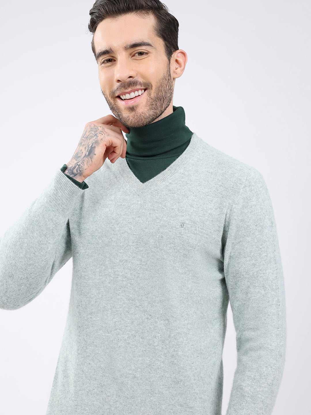 Luxuria Men Green Solid V Neck Full Sleeve Pullover