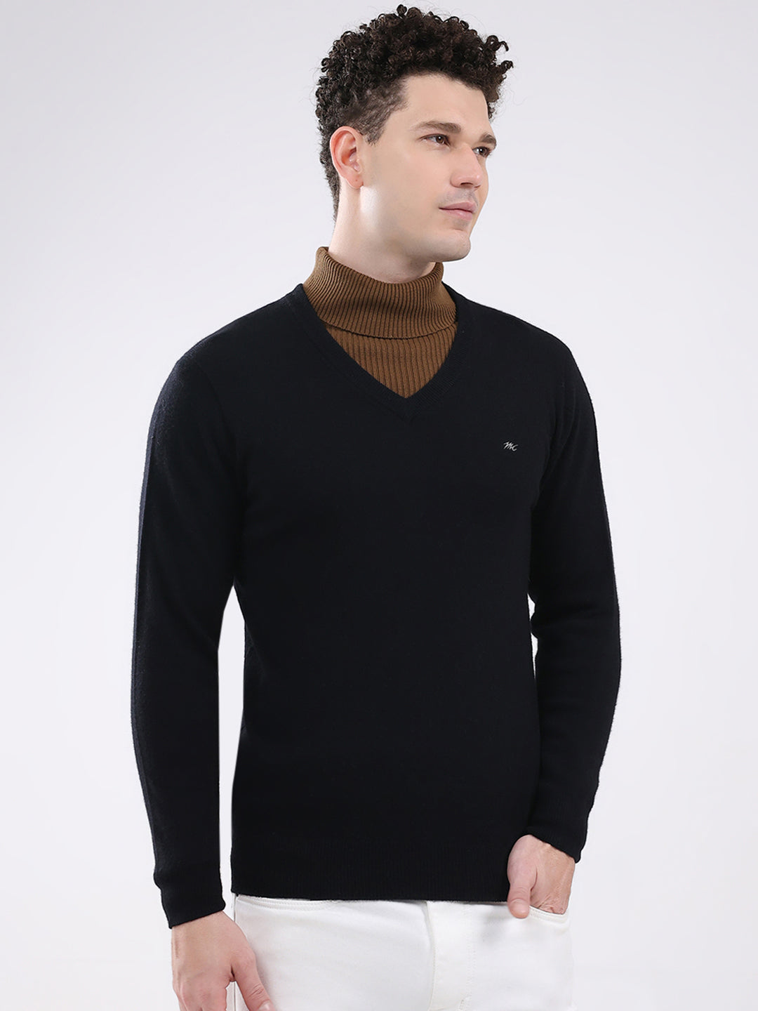 Men Black Solid V Neck Full Sleeve Pullover