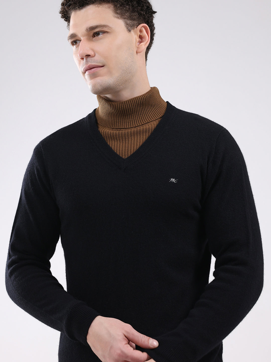 Men Black Solid V Neck Full Sleeve Pullover