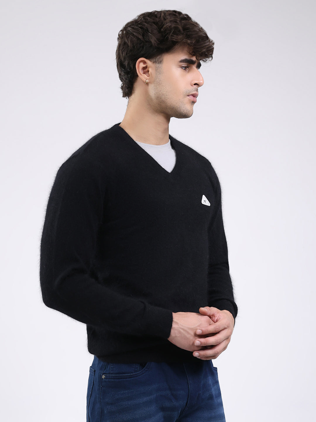 Men Black Solid V Neck Full Sleeve Pullover