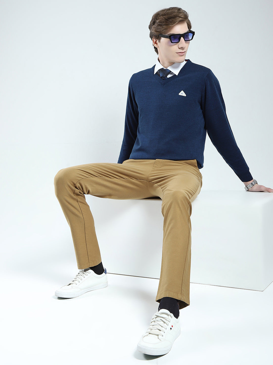 Men Blue Solid V Neck Full Sleeve Pullover