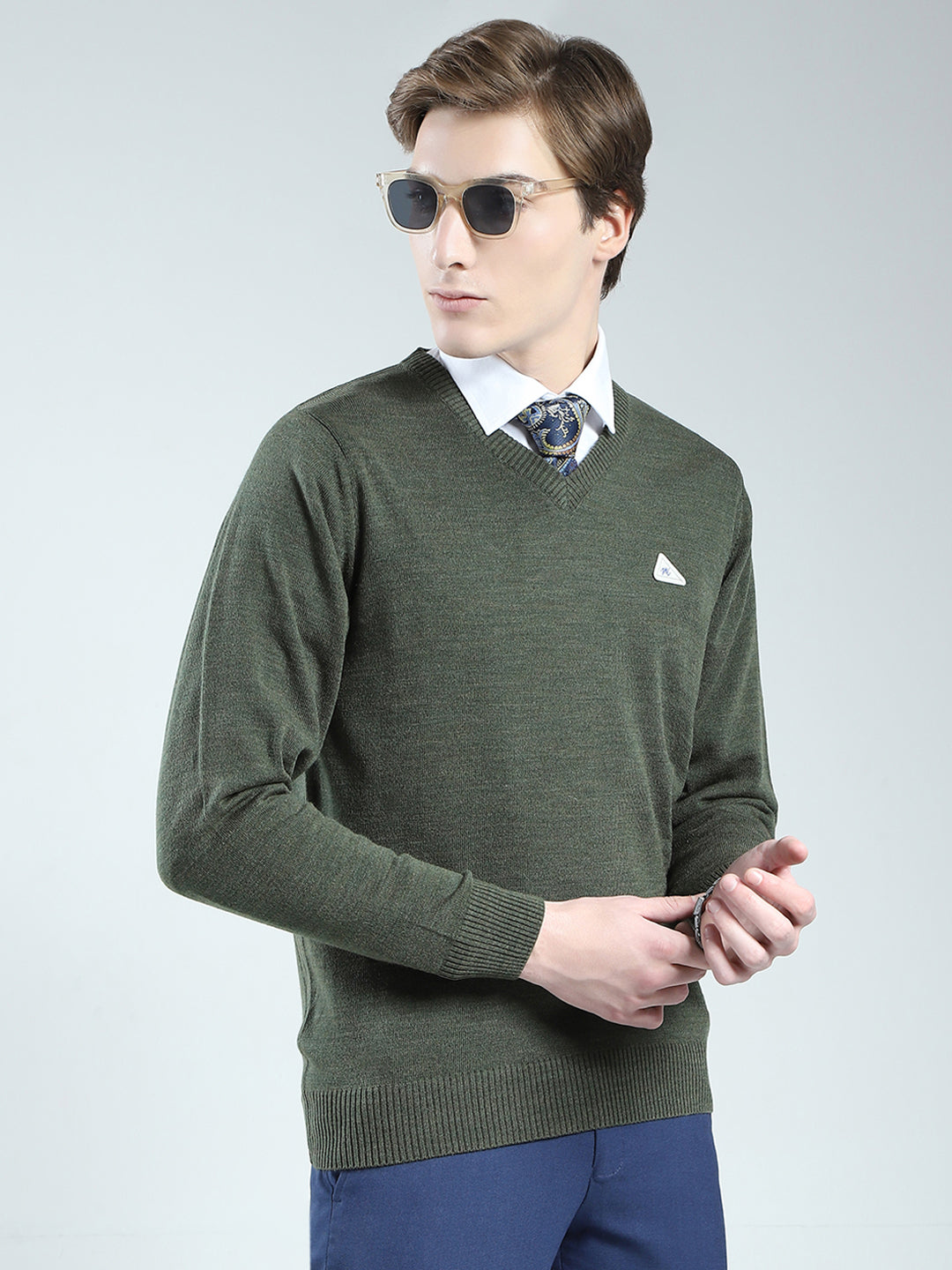 Men Green Solid V Neck Full Sleeve Pullover