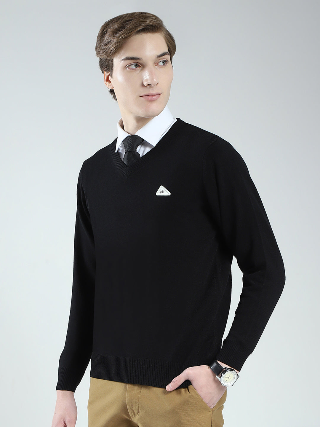 Men Black Solid V Neck Full Sleeve Pullover