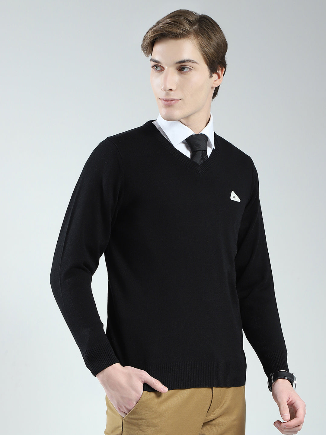 Men Black Solid V Neck Full Sleeve Pullover
