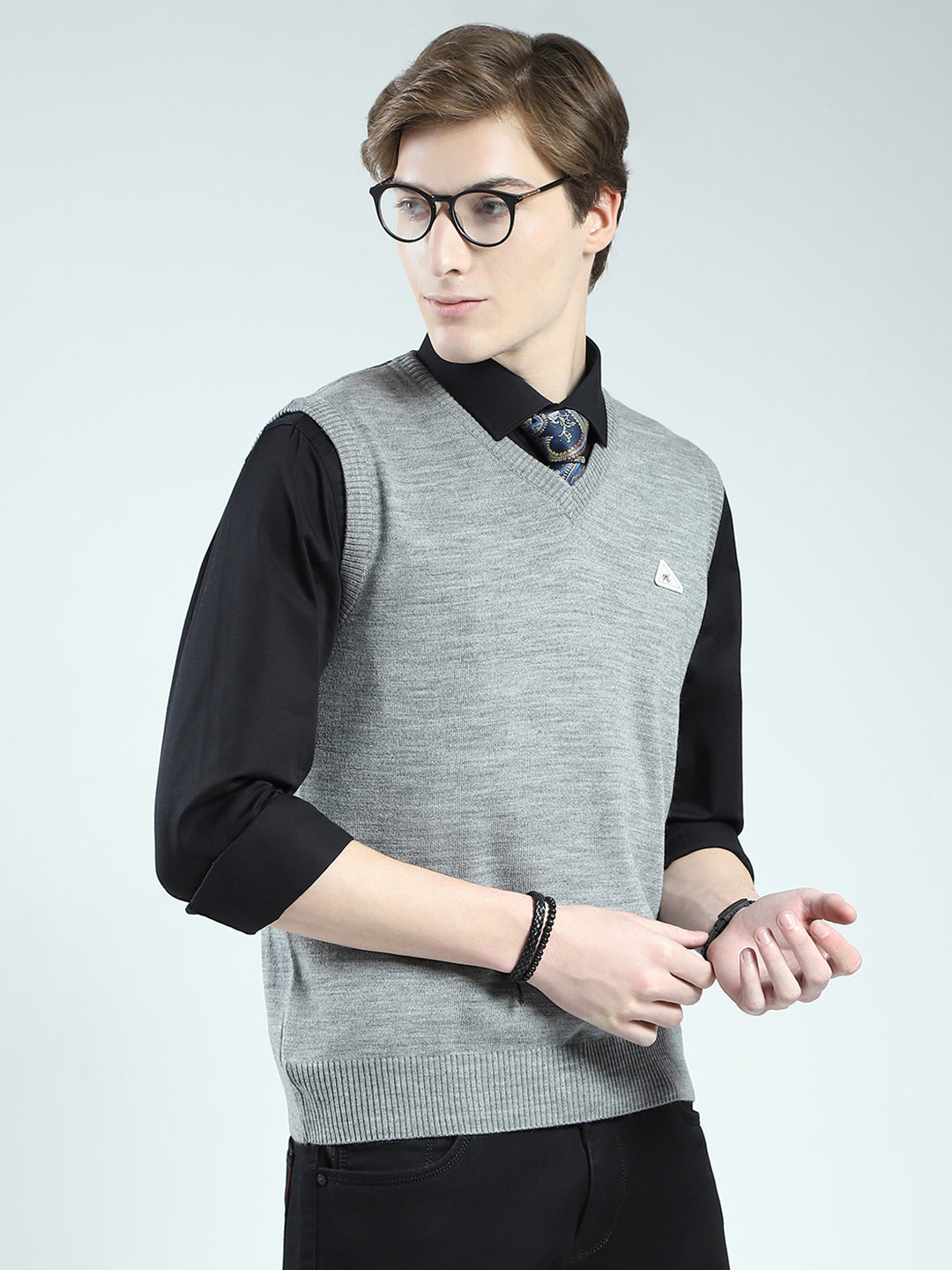 Men Grey Solid V Neck Sleeveless Sweater