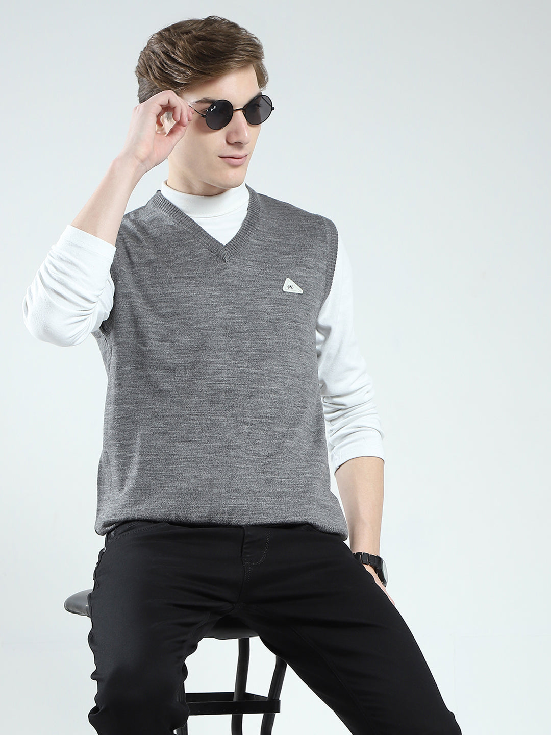 Men Grey Solid V Neck Sleeveless Sweater