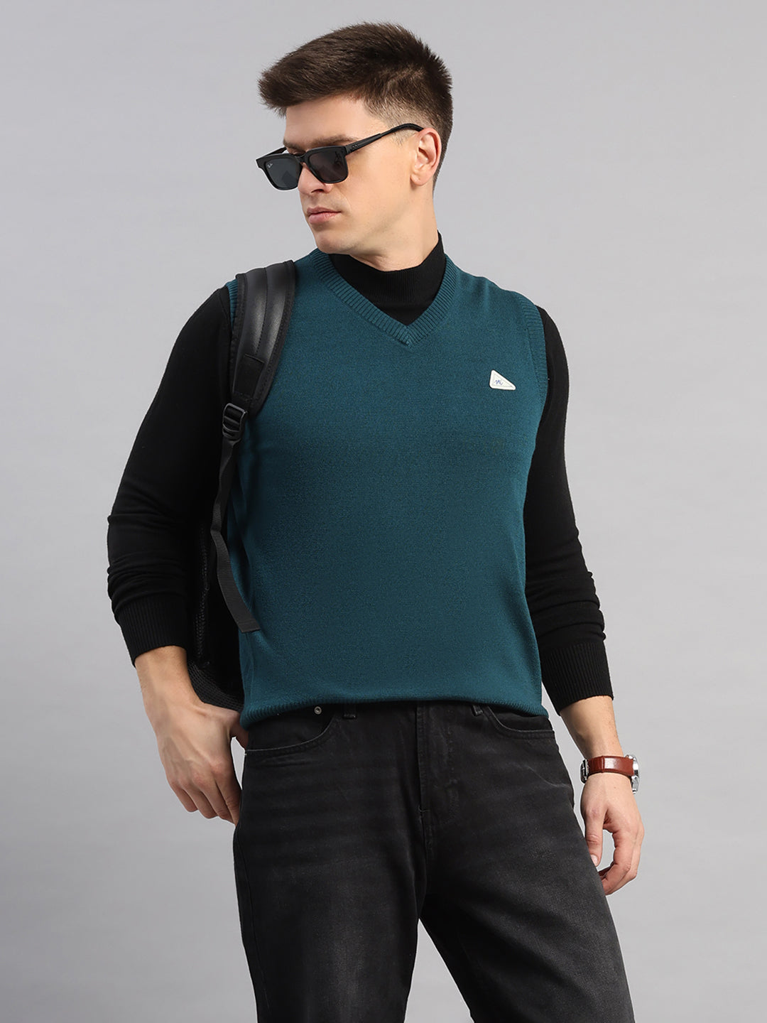 Men Teal Blue Solid V Neck Sleeveless Sweater