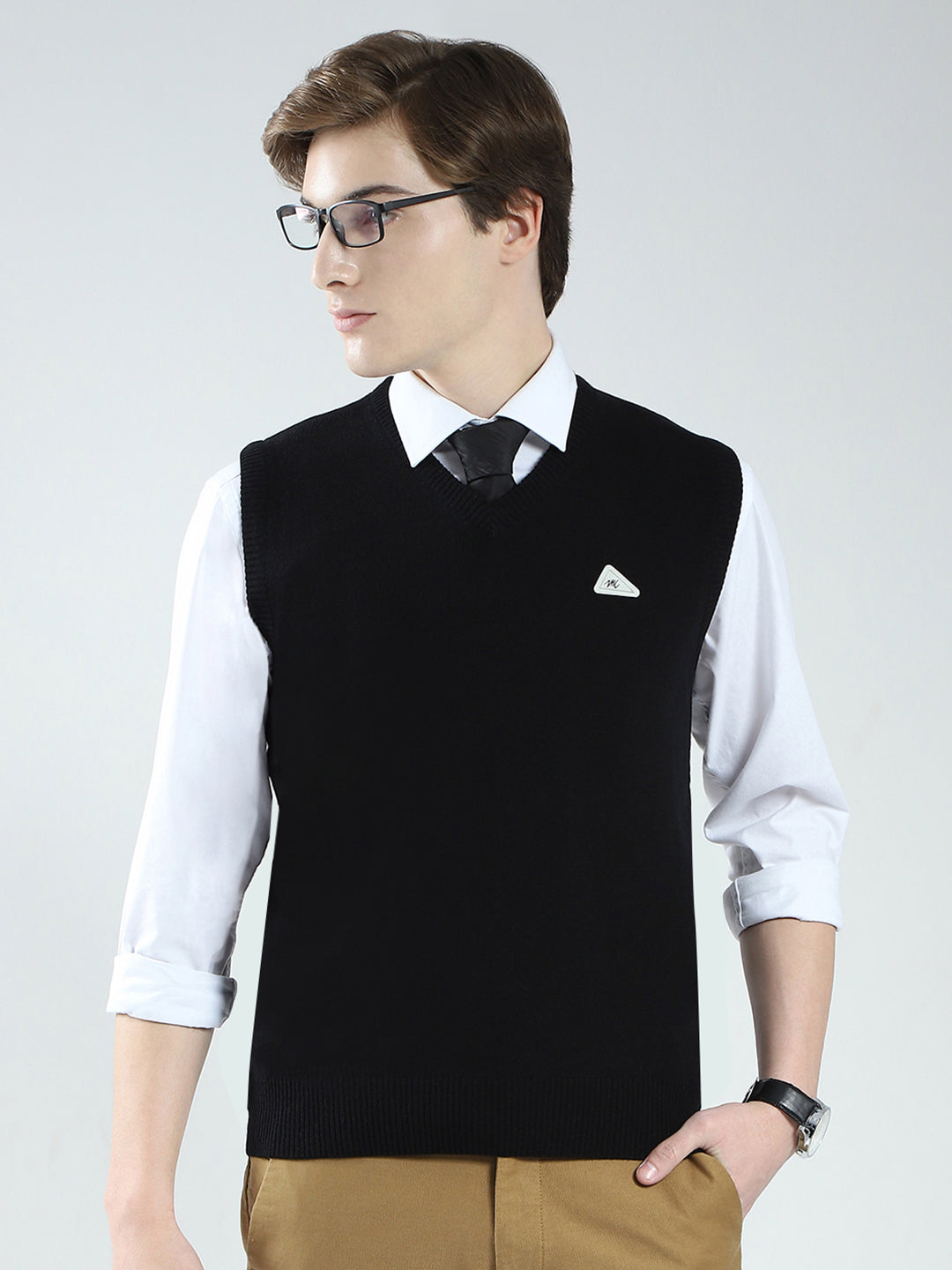 Men Black Solid V Neck Sleeveless Sweater