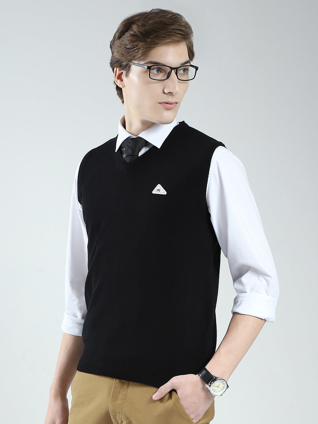 Men Black Solid V Neck Sleeveless Sweater