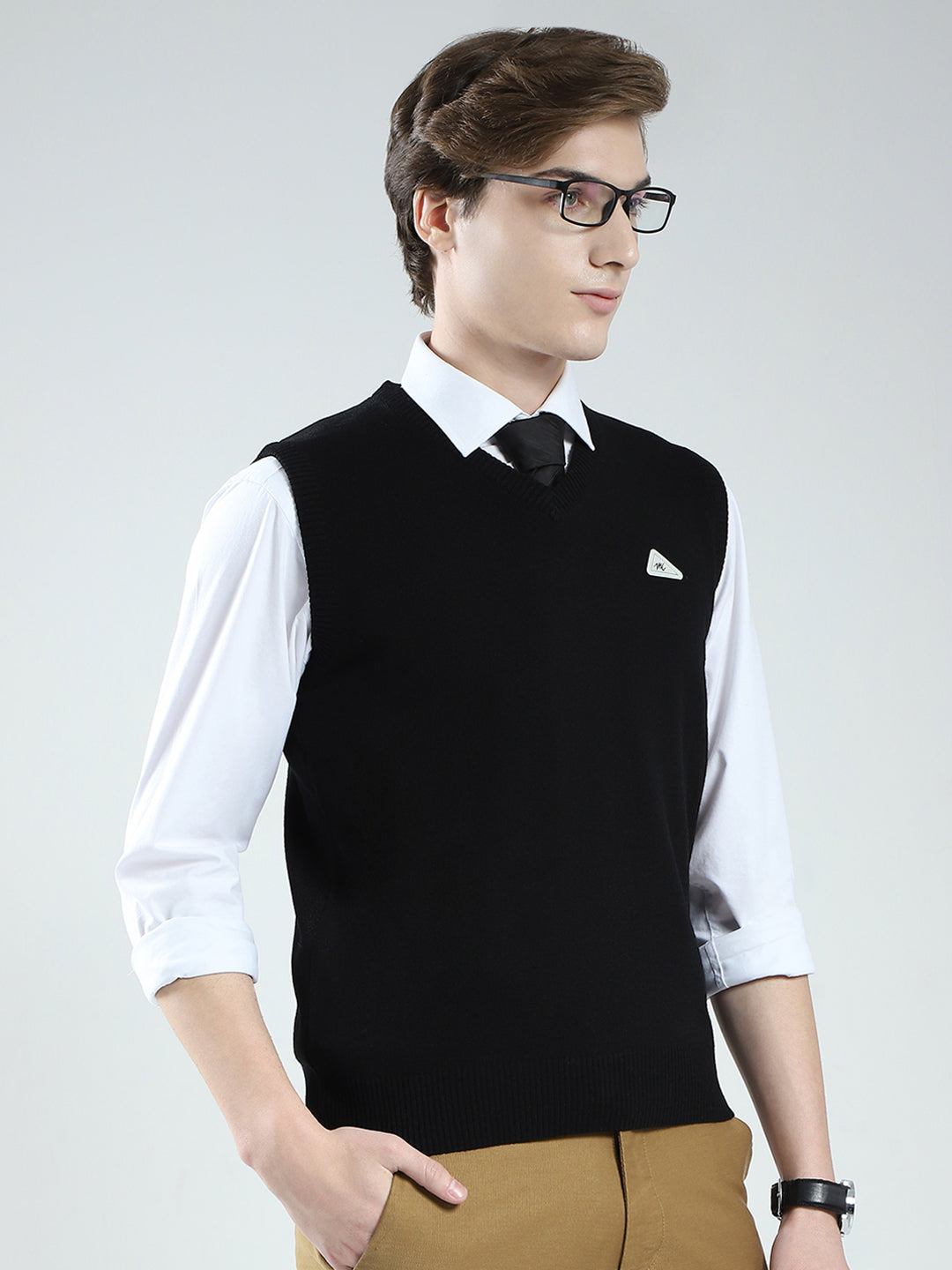 Men Black Solid V Neck Sleeveless Sweater