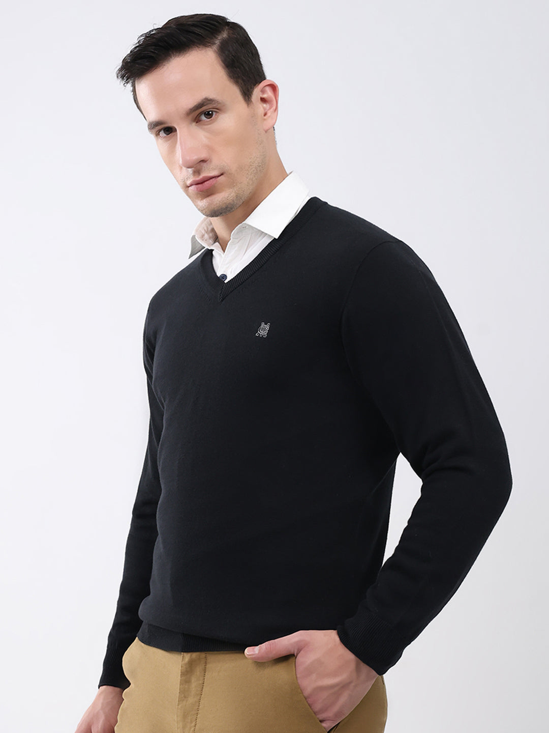 Men Black Solid V Neck Full Sleeve Pullover