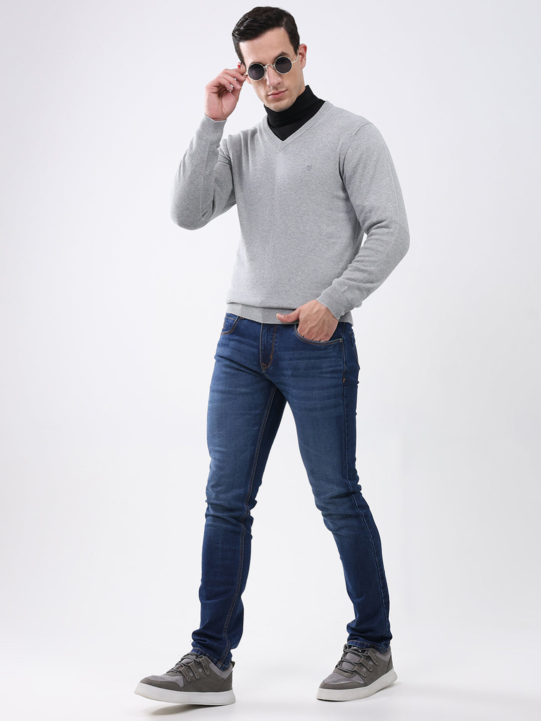 Men Grey Solid V Neck Full Sleeve Pullover