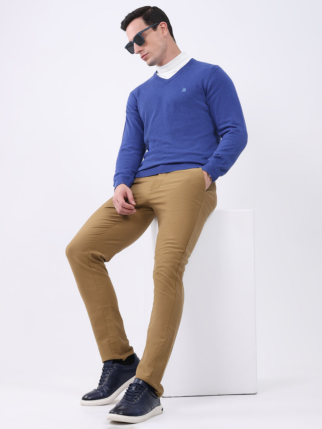 Men Blue Solid V Neck Full Sleeve Pullover