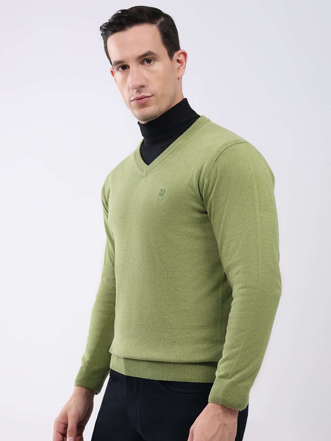 Men Green Solid V Neck Full Sleeve Pullover