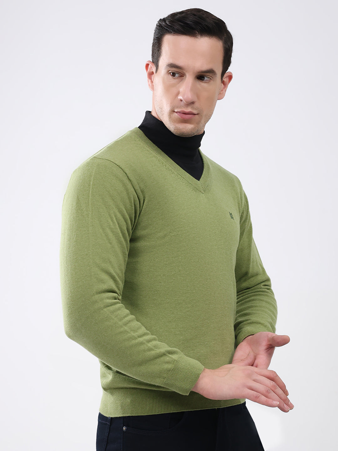 Men Green Solid V Neck Full Sleeve Pullover
