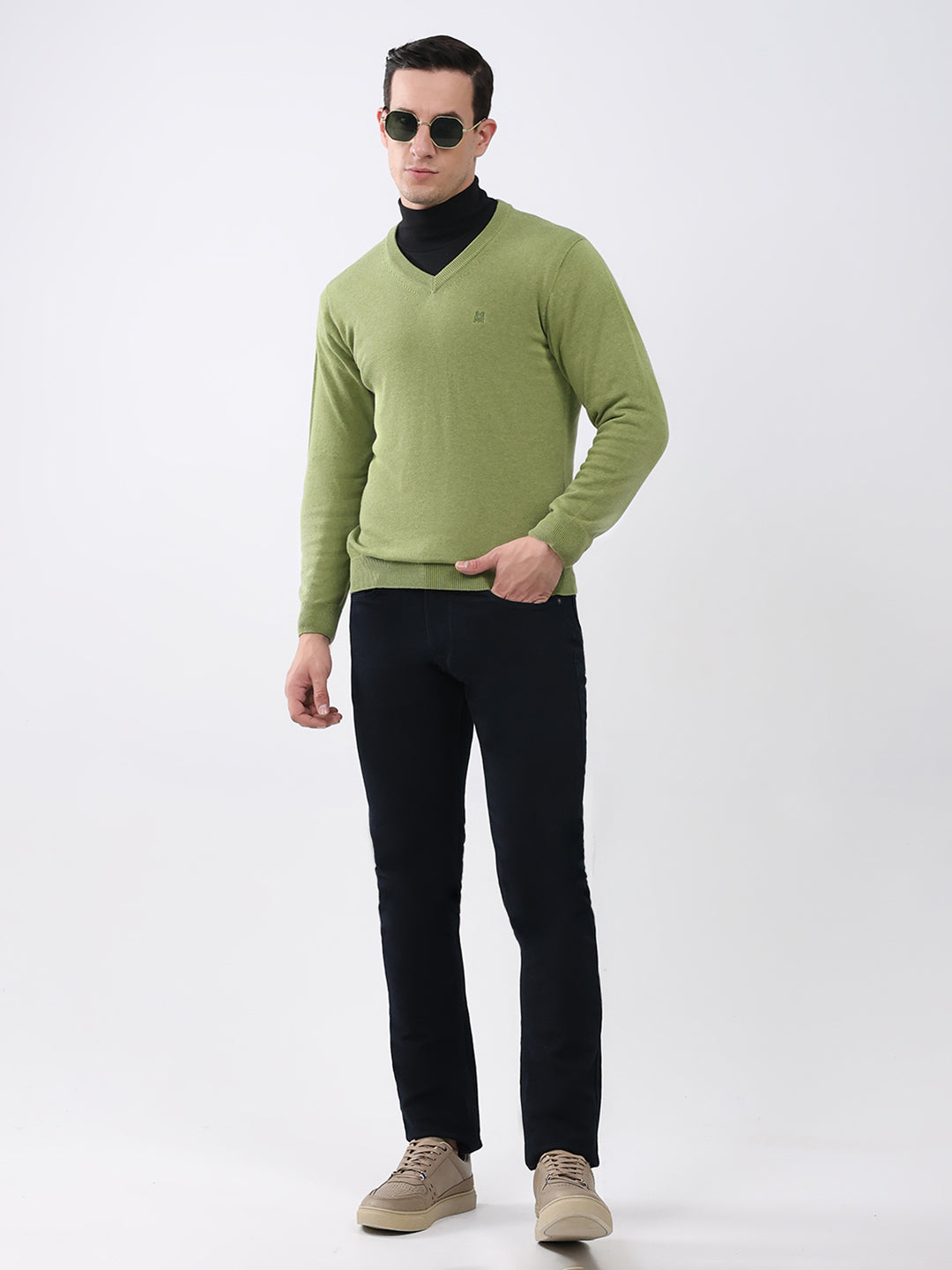 Men Green Solid V Neck Full Sleeve Pullover