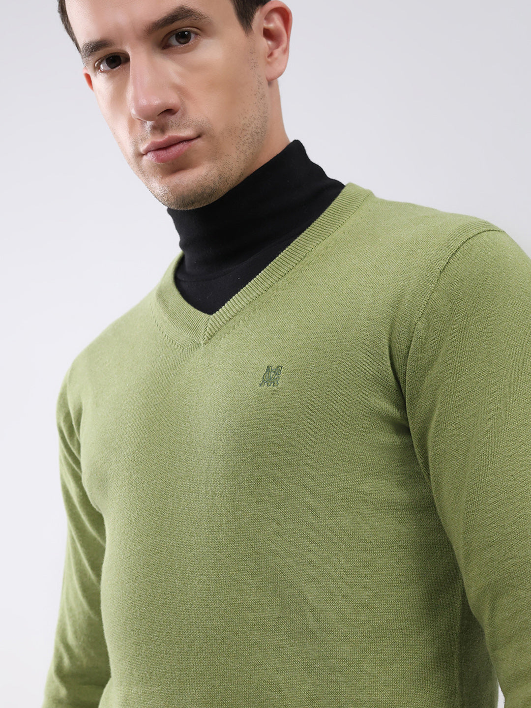Men Green Solid V Neck Full Sleeve Pullover
