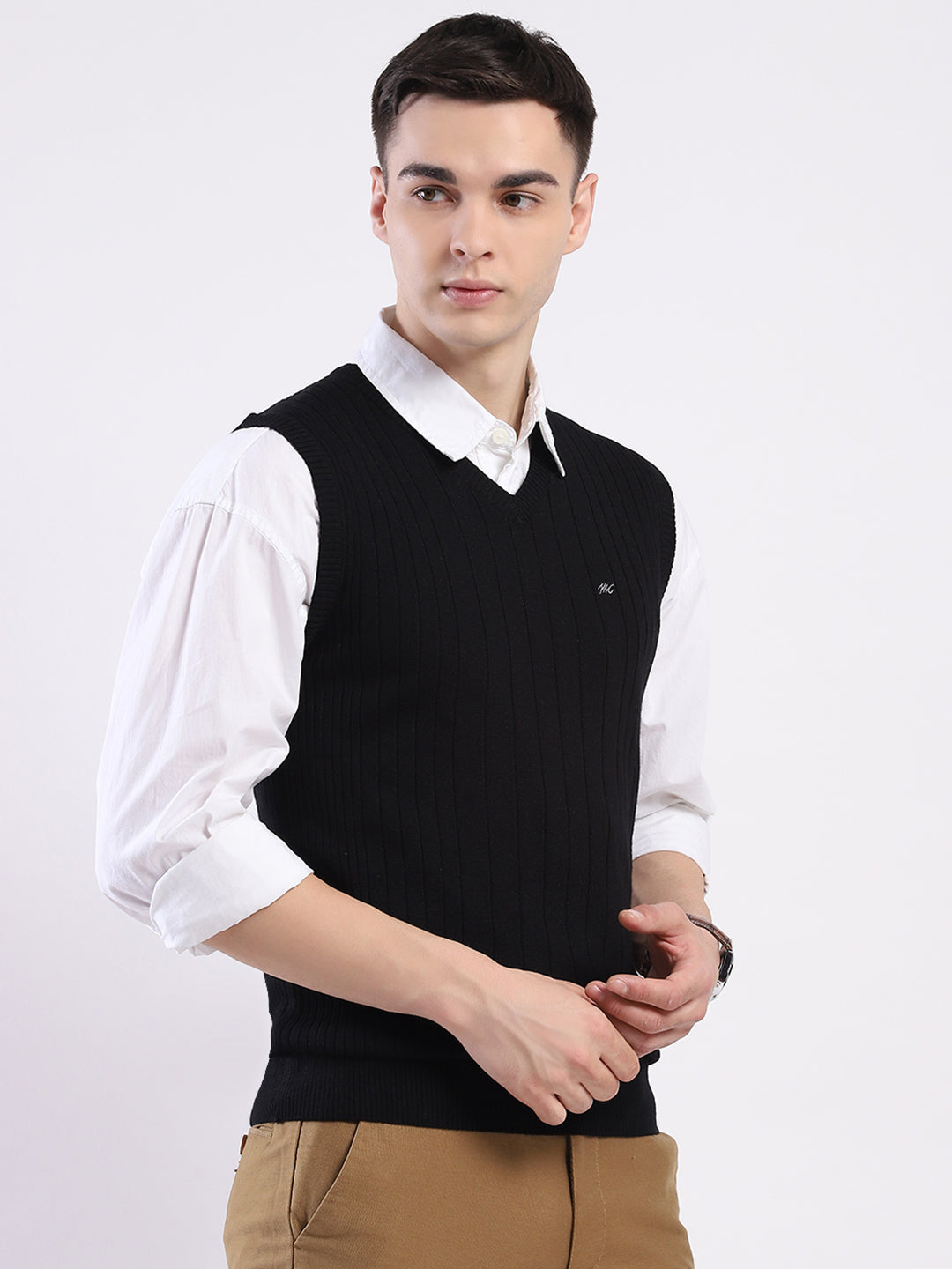 Men Black Solid V Neck Sleeveless Sweater