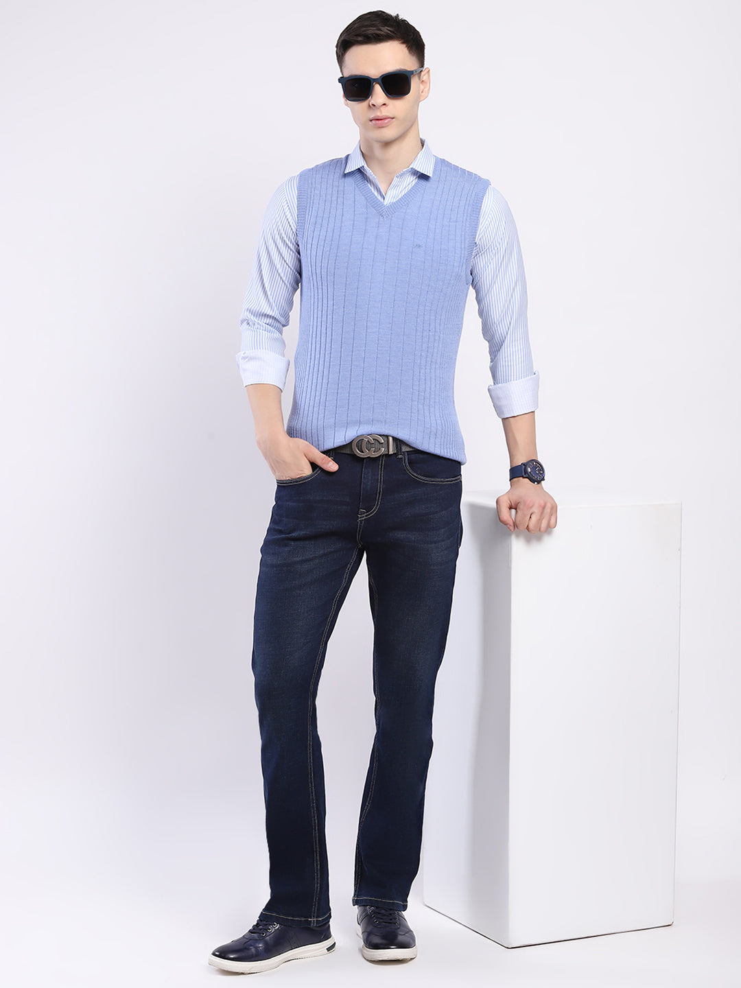 Men Blue Solid V Neck Sleeveless Sweater