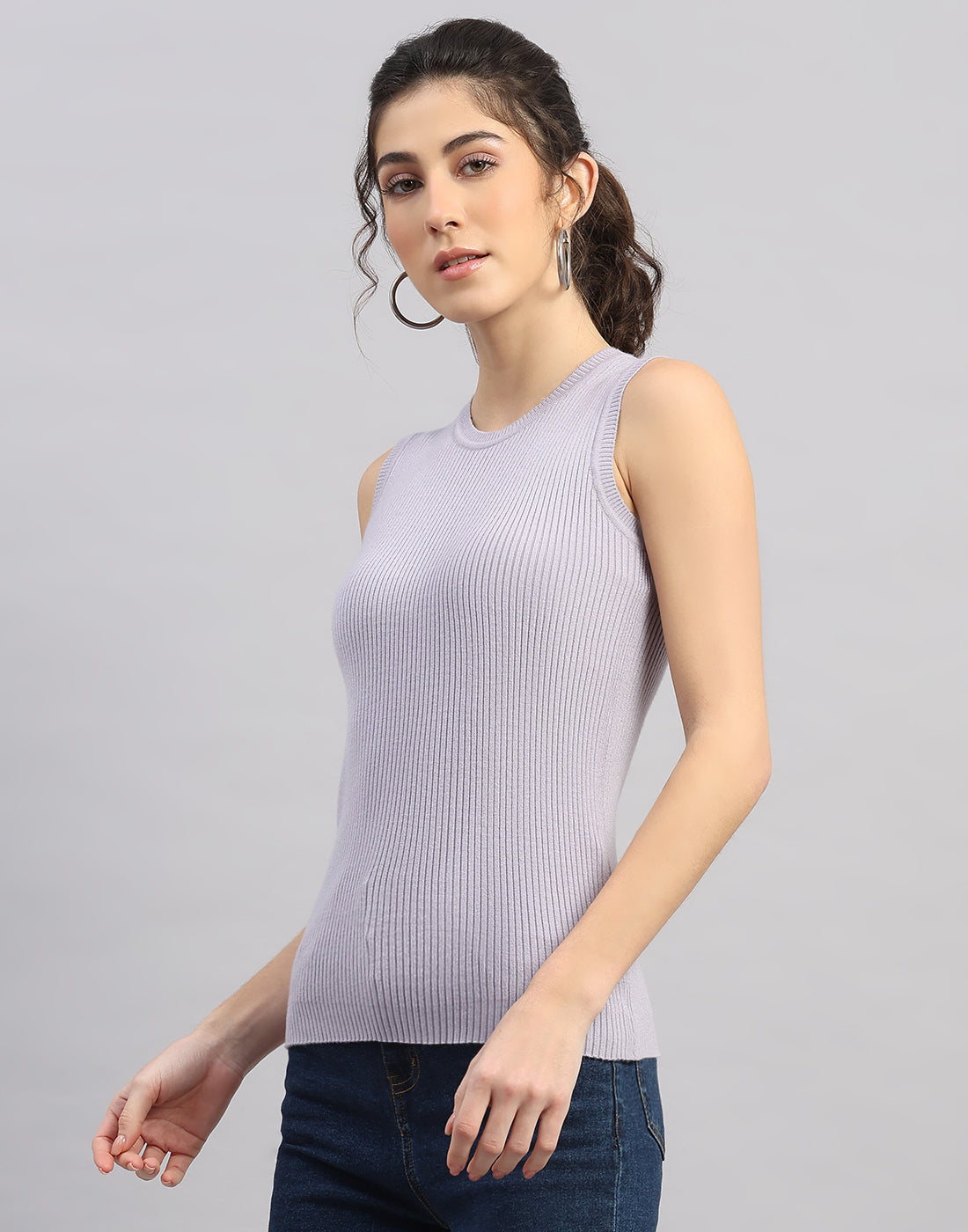 Women Grey Solid Round Neck Sleeveless Sceavy