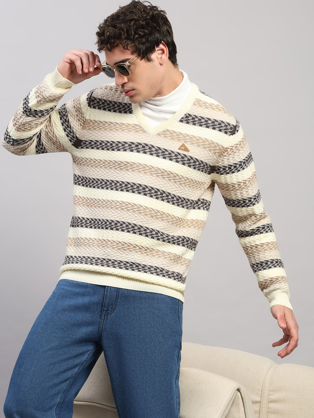 Men Off White Jaquard V Neck Full Sleeve Pullover