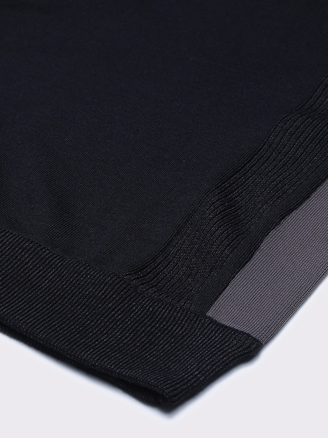 Men Black Solid Round Neck Full Sleeve Pullover