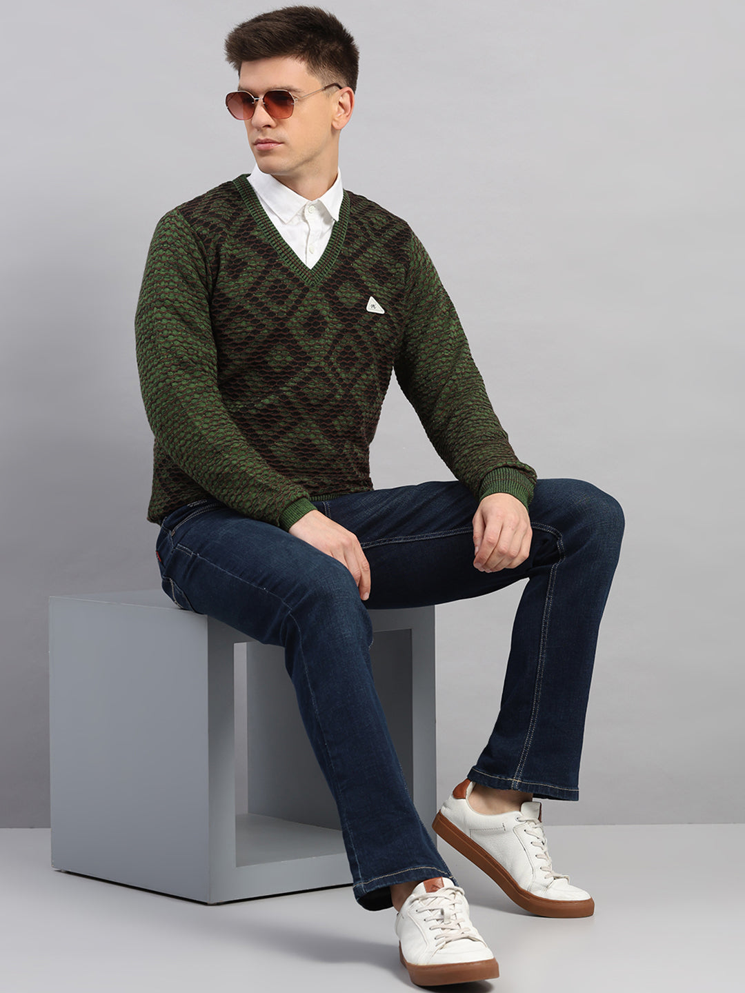 Men Green Printed V Neck Full Sleeve Pullover
