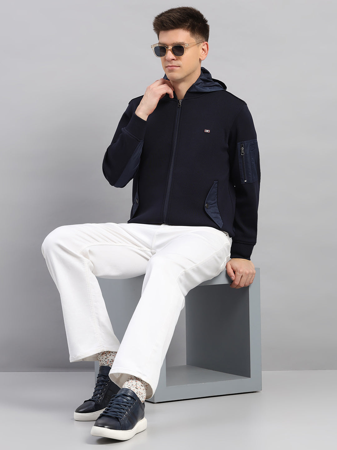 Men Navy Blue Solid Round Neck Full Sleeve Pullover