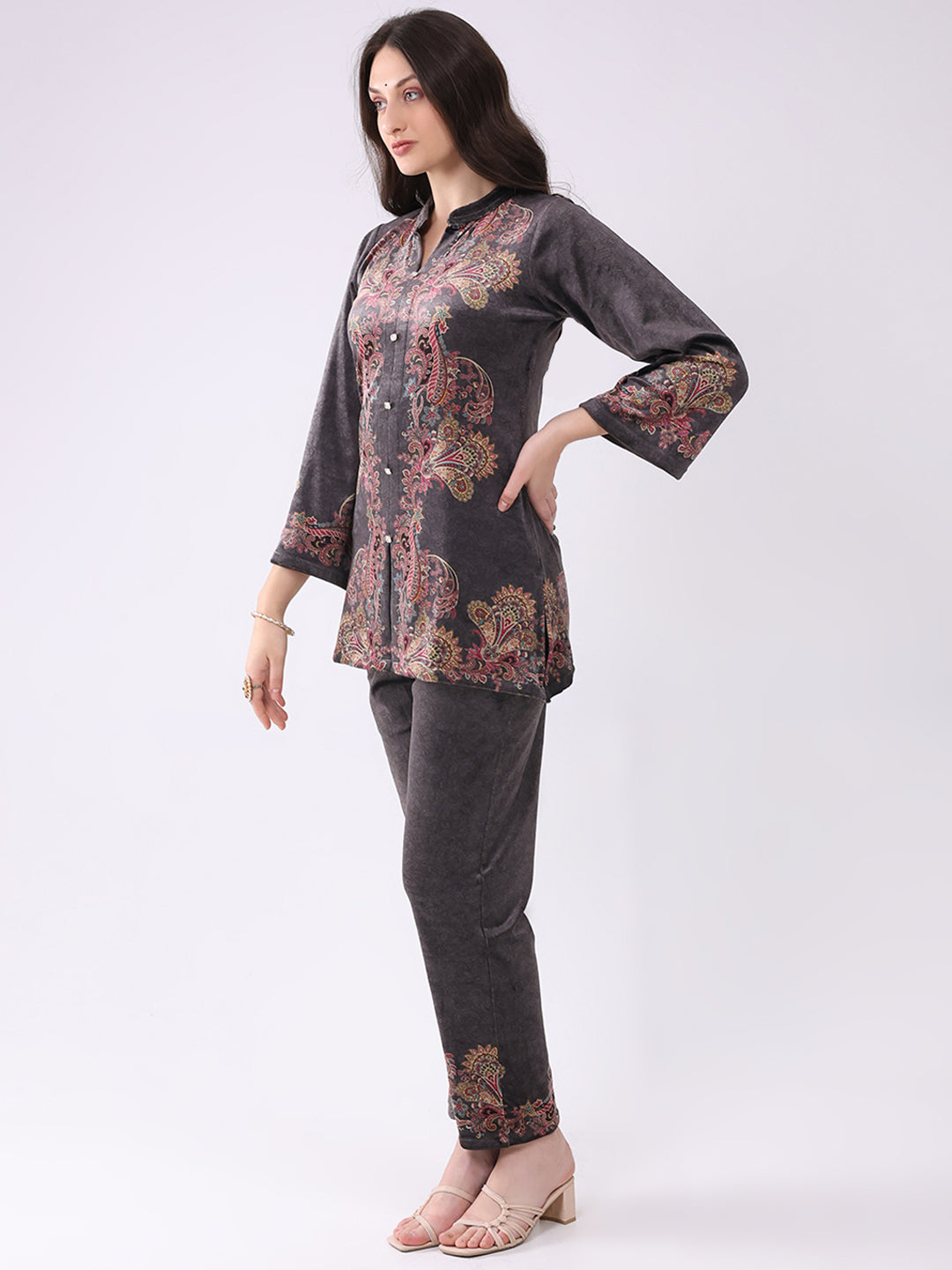 Women Grey Printed Round Neck Full Sleeve Kurti Set for Winter