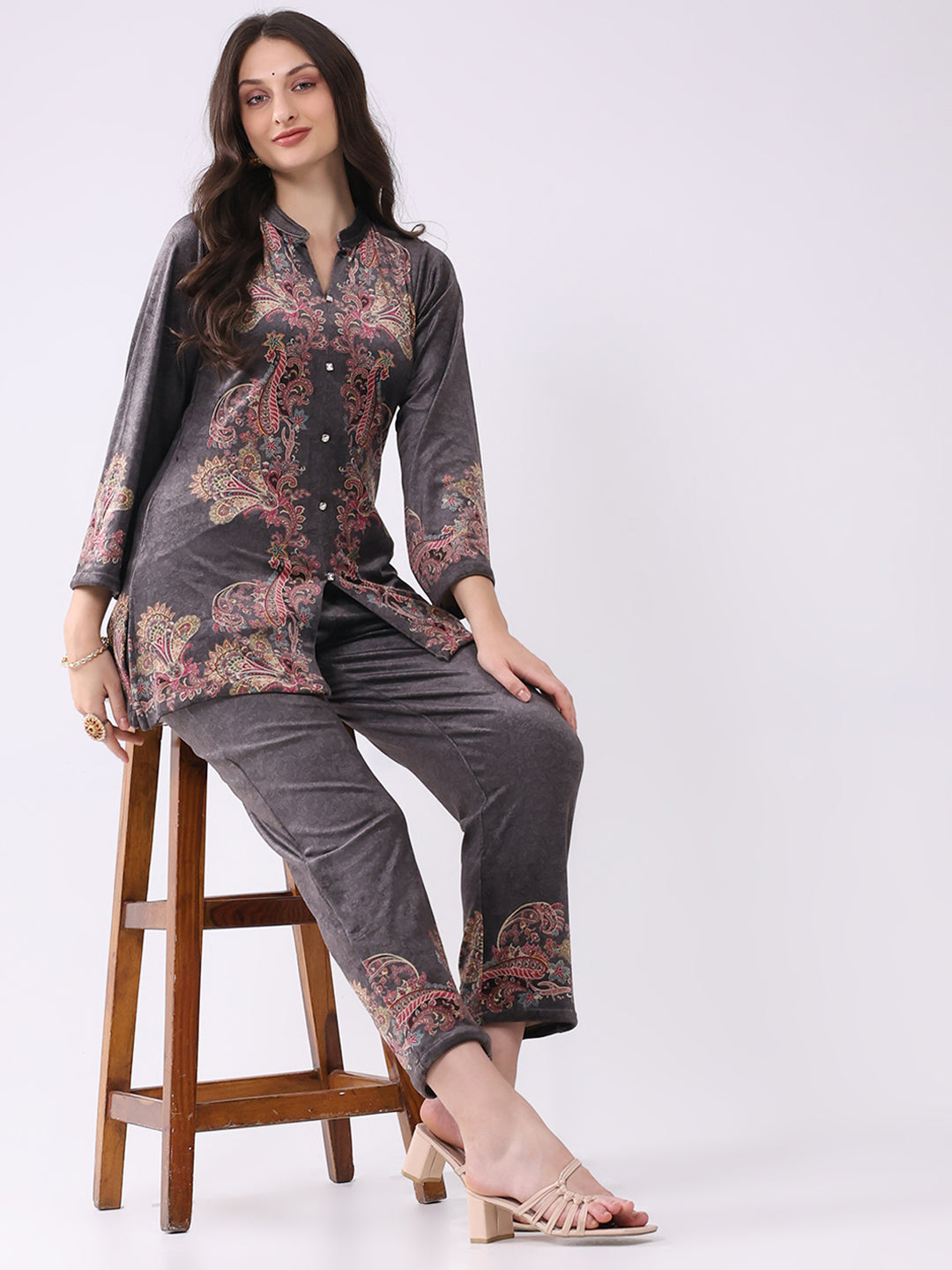 Women Grey Printed Round Neck Full Sleeve Kurti Set for Winter
