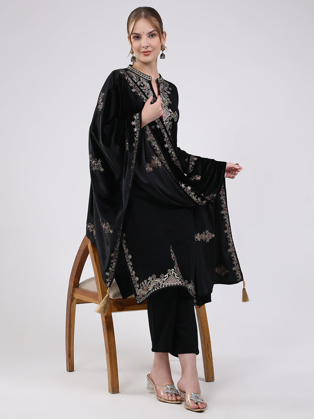 Women Black Printed Round Neck Full Sleeve Kurti Set for Winter