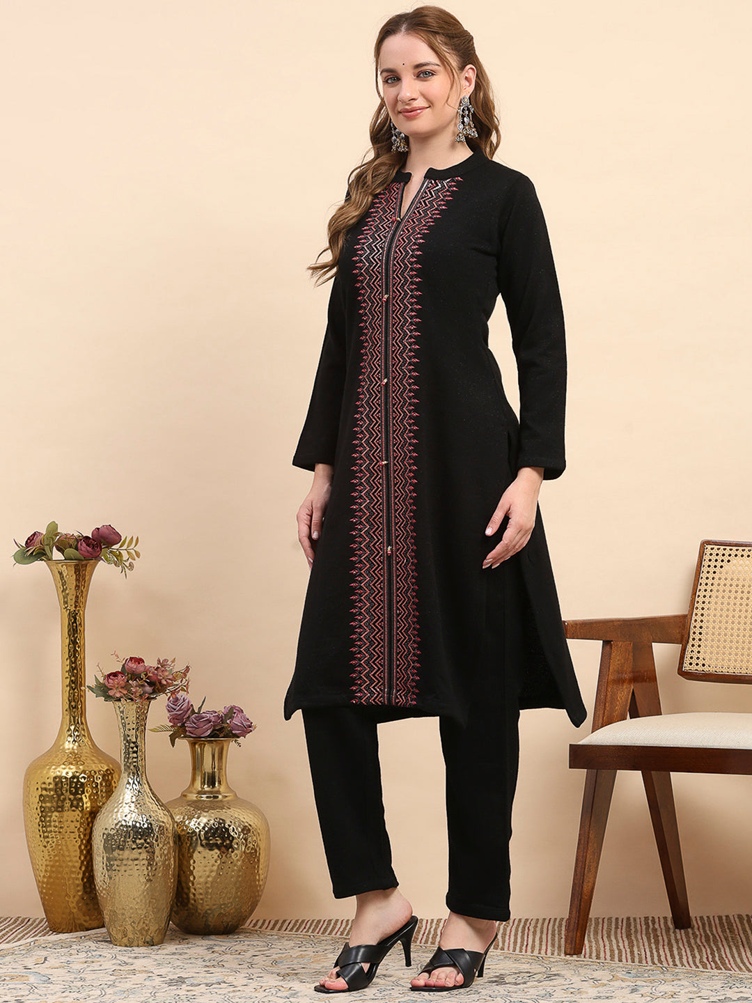 Women Black Printed Round Neck Full Sleeve Kurti Set for Winter