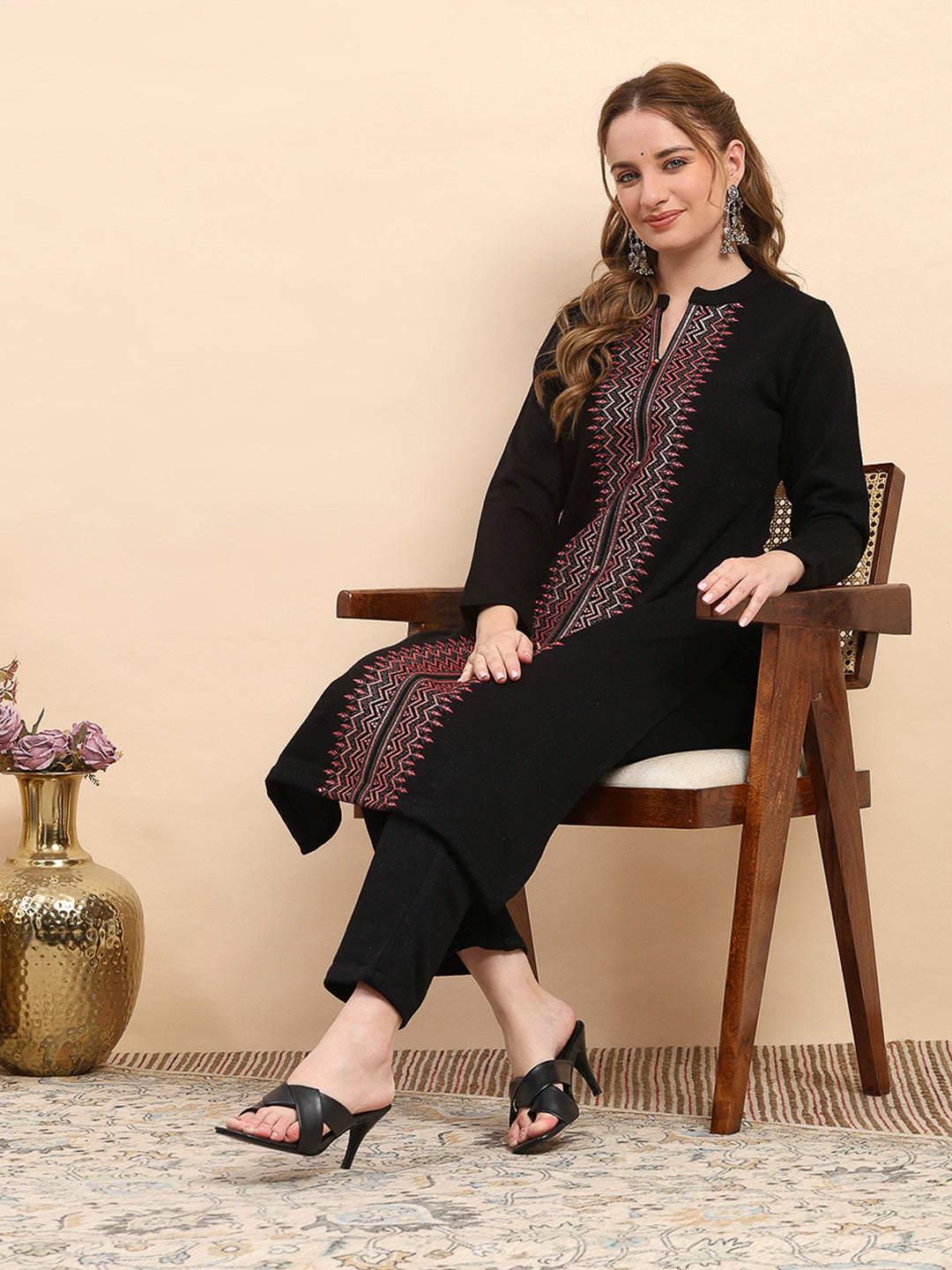 Women Black Printed Round Neck Full Sleeve Kurti Set for Winter