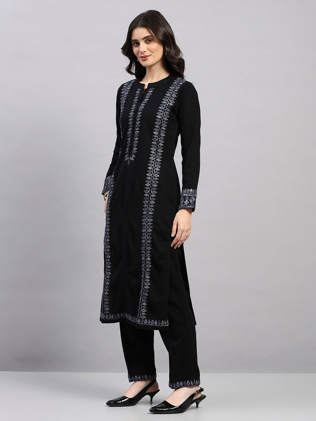 Women Black Printed Round Neck Full Sleeve Kurti Set for Winter