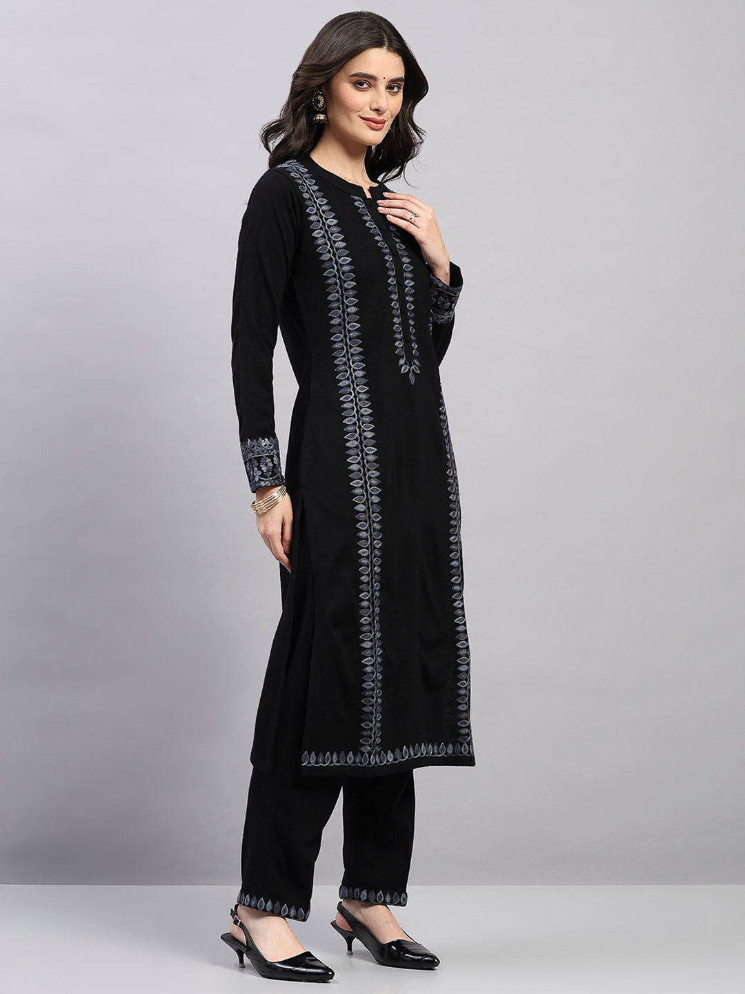 Women Black Printed Round Neck Full Sleeve Kurti Set for Winter