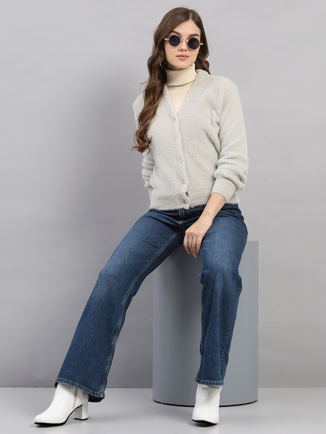 Women Light Grey Self Design V Neck Full Sleeve Cardigan