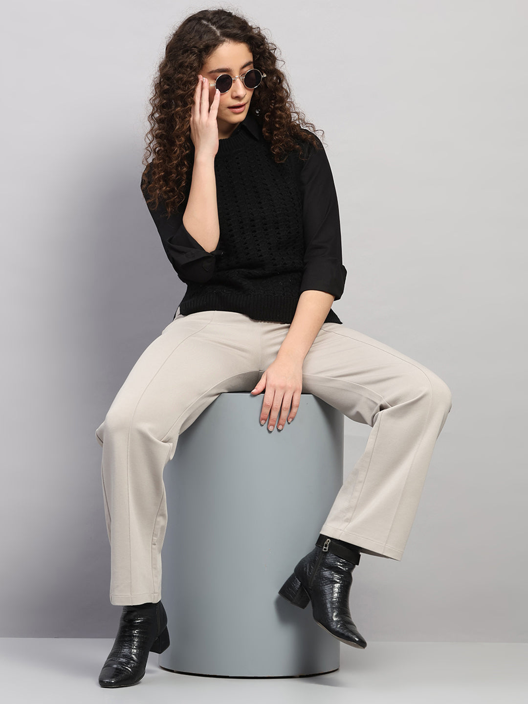 Women Black Jaquard Round Neck Sleeveless Winter Top