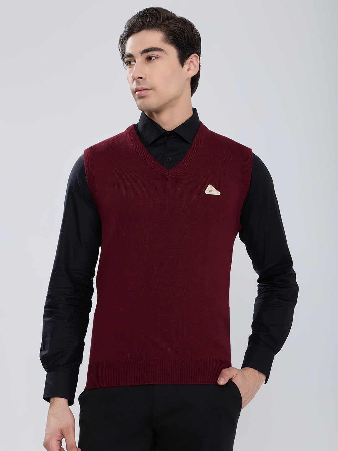 Men Maroon Solid V Neck Sleeveless Sweater