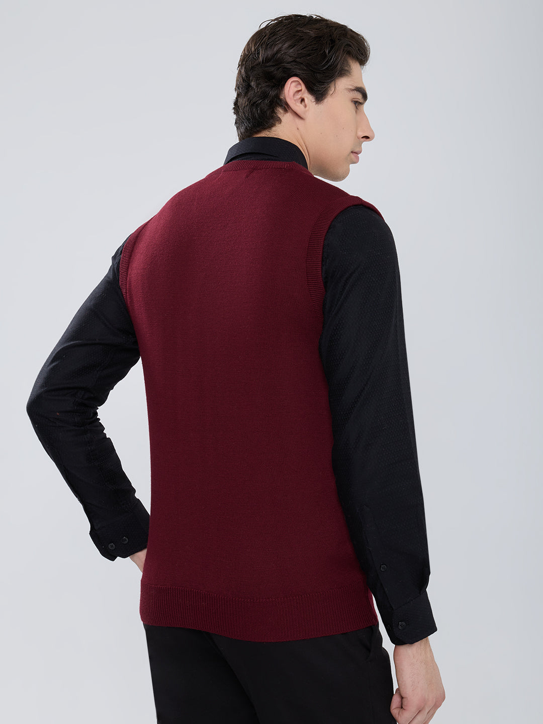 Men Maroon Solid V Neck Sleeveless Sweater